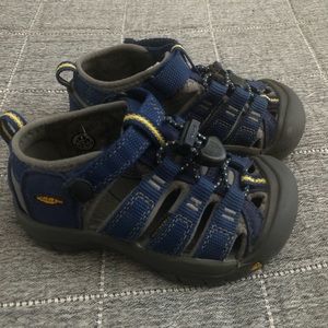 KEEN Water Shoes - Size 9